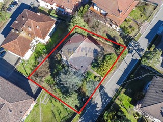 Villa in Vendita a Canossa, 180'000€, 369 m²