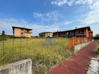 Terreno edificabile in Vendita a Capriate San Gervasio, 250'000€, 922 m²