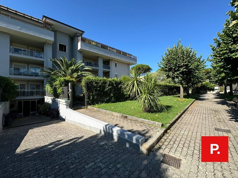 Appartamento in Affitto a Caserta, 1'300€, 200 m²