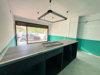 Negozio in Affitto a Caserta, 450€, 40 m²