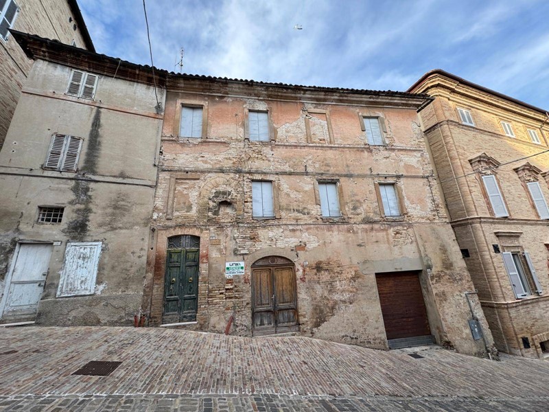 Appartamento in Vendita a Fermo, 145'000€, 300 m²