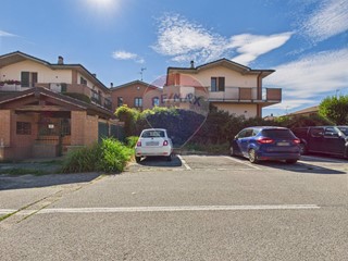Trilocale in Vendita a Lardirago, 166'000€, 115 m²