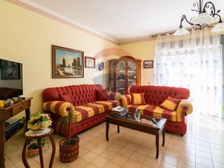 Appartamento in Vendita a Lentini, 77'000€, 146 m²