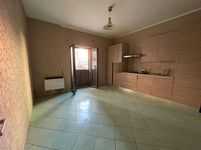 Trilocale in Vendita a Maddaloni, 70'000€, 66 m²