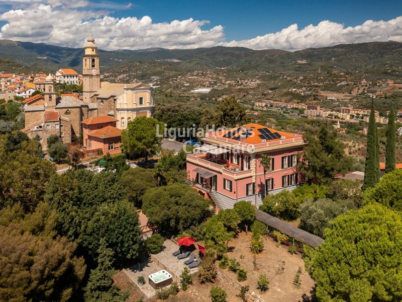 Villa in Vendita a Imperia, 2'100'000€, 480 m²