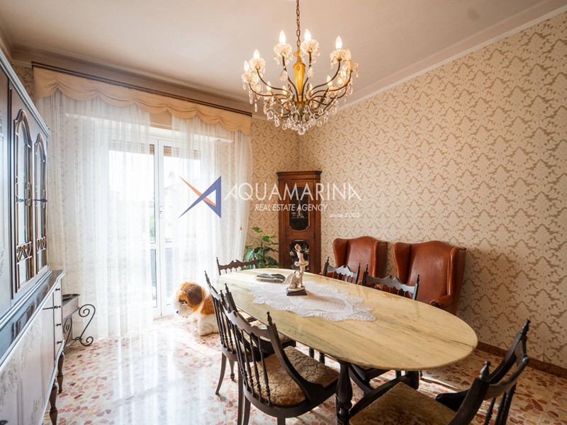 Appartamento in Vendita a Imperia, 280'000€, 250 m²