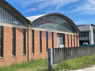 Capannone in Affitto a Fano, 4'800€, 1650 m²