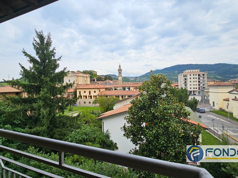 Quadrilocale in Vendita a Grumello del Monte, 150'000€, 103 m²