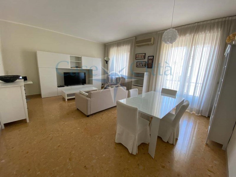 Trilocale in Affitto a Milano, 2'400€, 110 m²