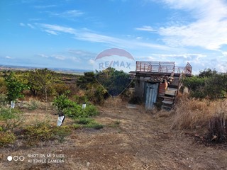 Terreno agricolo in Vendita a Misterbianco, 37'000€, 6530 m²