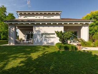 Casa Indipendente in Vendita a Maserada sul Piave, 460'000€, 200 m²
