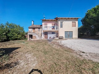 Casa Indipendente in Vendita a Montelupone, 120'000&euro;, 146 m²