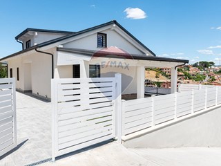 Appartamento in Vendita a Monterotondo, 550'000€, 240 m²