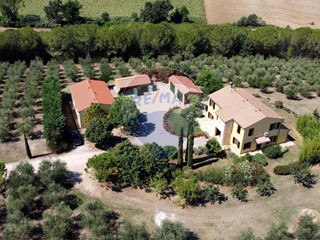 Rustico in Vendita a Morrovalle, 850'000&euro;, 440 m², con Box