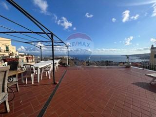 Appartamento in Vendita a Napoli, 950'000€, 202 m²