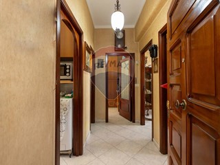 Quadrilocale in Vendita a Napoli, 100'000€, 62 m²