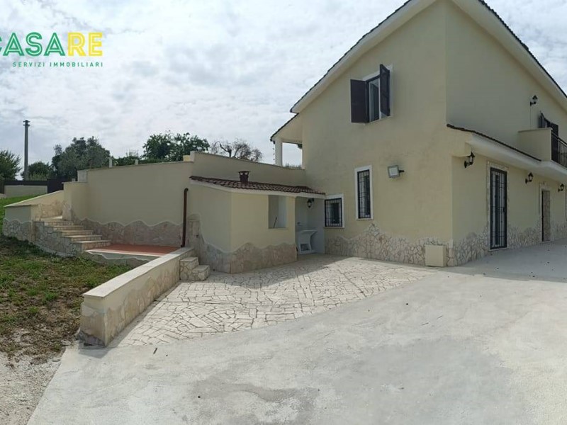 Casa Indipendente in Vendita a Palombara Sabina, 239'000&euro;, 193 m²