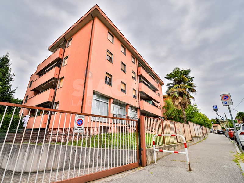 Ufficio in Vendita a Cornate d'Adda, 160'000€, 116 m²
