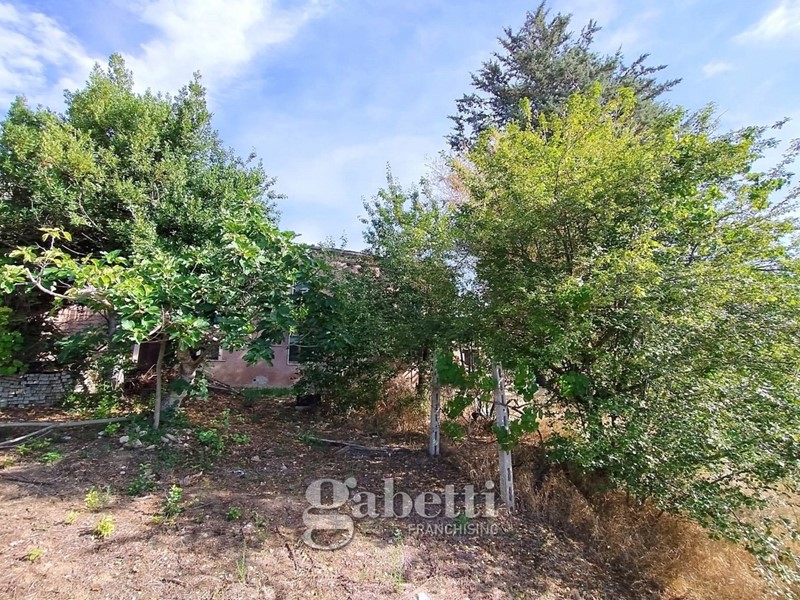 Casa Indipendente in Vendita a Campobasso, 49'000€, 334 m²