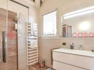 Villa in Vendita a Dormelletto, 1'240'000€, 380 m²