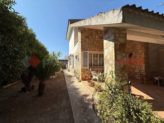 Villa bifamiliare in Vendita a Taranto, 320'000€, 190 m²