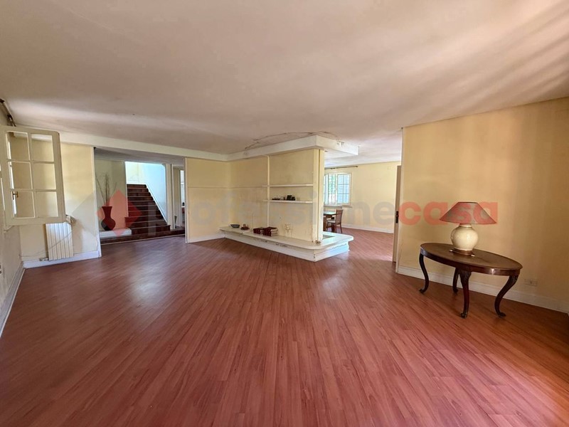 Villa bifamiliare in Vendita a Taranto, 255'000€, 190 m²