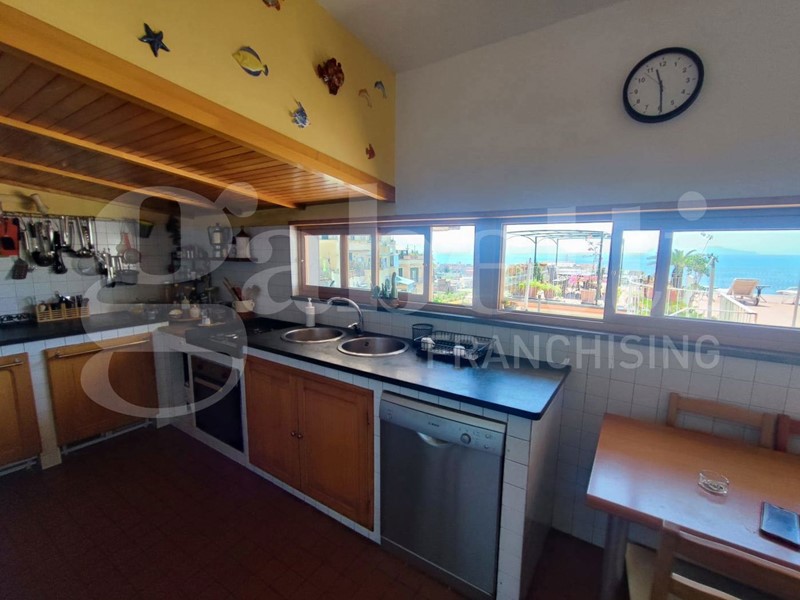 Appartamento in Vendita a Napoli, 950'000€, 140 m²