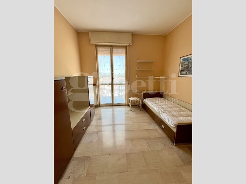 Trilocale in Vendita a Limbiate, 140'000€, 87 m²