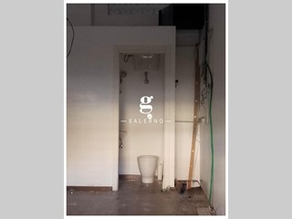 Negozio in Affitto a Salerno, 900€, 23 m²
