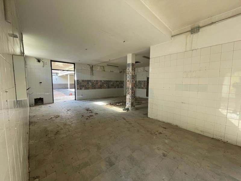Negozio in Affitto a Palermo, 6'000€, 860 m²