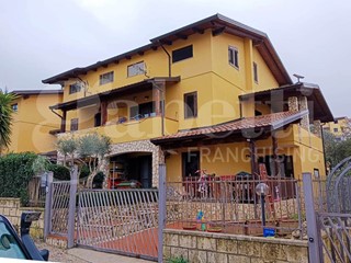 Villa bifamiliare in Vendita a Marano Marchesato, 165'000€, 210 m²