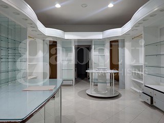 Negozio in Affitto a Bacoli, 750€, 70 m²