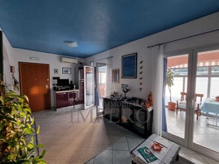 Casa Indipendente in Vendita a Ventimiglia, zona Roverino, 420'000€, 170 m², con Box