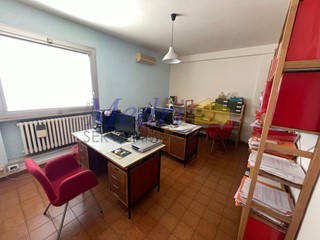 Ufficio in Affitto a Cesena, 1'300€, 160 m²
