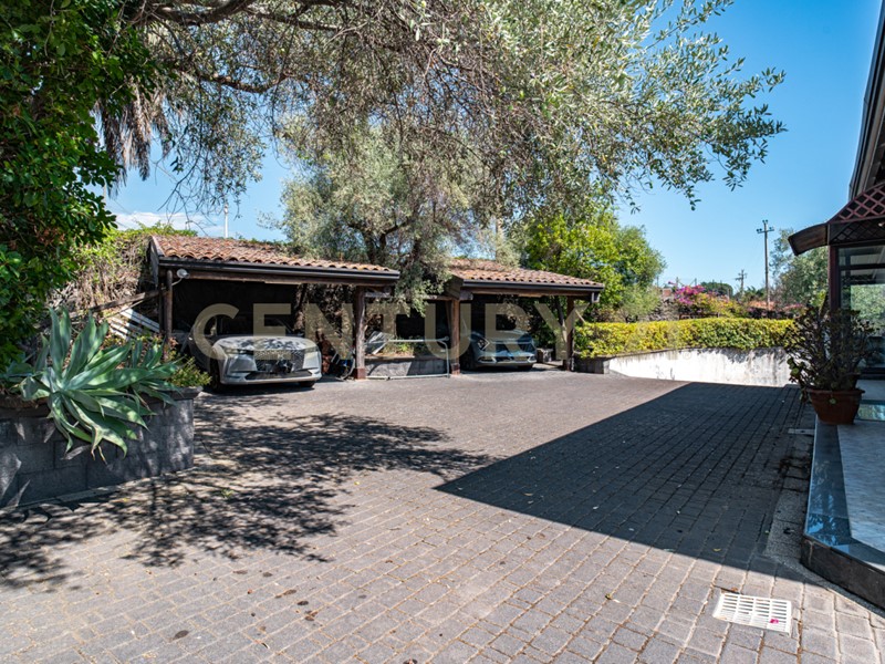 Casa Indipendente in Vendita a San Giovanni la Punta, 429 m²