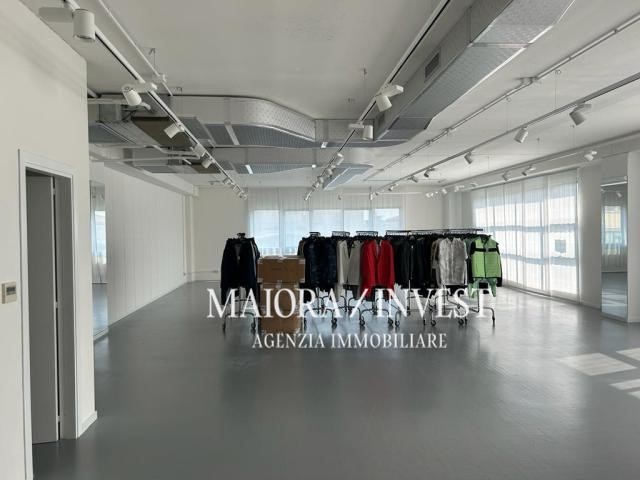 Ufficio in Affitto a San Benedetto del Tronto, 1'500€, 170 m²