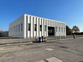 Capannone in Affitto a San Pietro in Casale, 2'800€, 700 m²