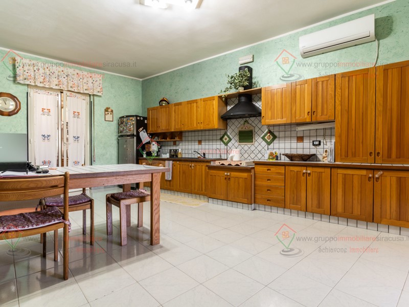 Quadrilocale in Vendita a Siracusa, zona Belvedere CittÃ  Giardino, 149'000&euro;, 117 m², con Box