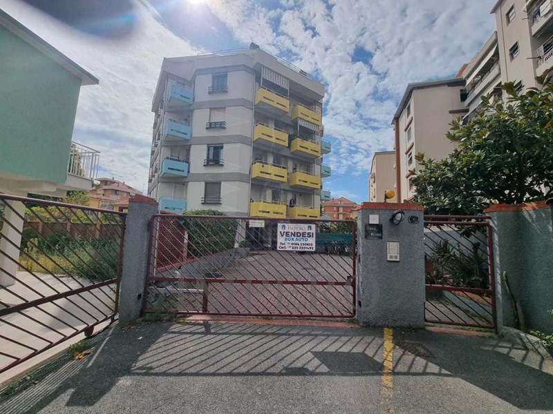 Box in Vendita a Ventimiglia, zona Vicinanze mare, 53'000€, 35 m², con Box