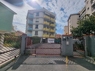 Box in Vendita a Ventimiglia, zona Vicinanze mare, 53'000€, 35 m², con Box