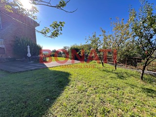 Appartamento in Vendita a La Spezia, zona Collina Ovest, 270'000€, 125 m², con Box