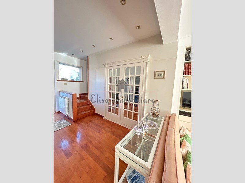 Appartamento in Affitto a Viareggio, zona Viareggio, 1'200€, 120 m², arredato