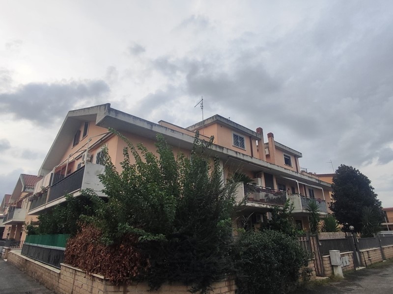 Trilocale in Vendita a Guidonia Montecelio, zona Villanova, 109'000€, 80 m²
