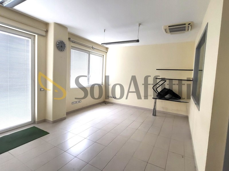 Ufficio in Affitto a Senigallia, zona Sant'Angelo, 550€, 60 m²