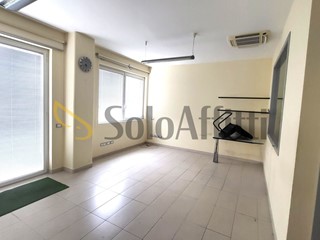 Ufficio in Affitto a Senigallia, zona Sant'Angelo, 550€, 60 m²