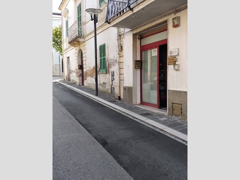 Immobile commerciale in Vendita a Cupello, zona Centrale, 280'000€, 760 m², arredato