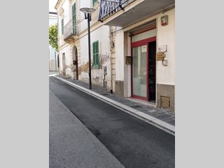 Immobile commerciale in Vendita a Cupello, zona Centrale, 280'000€, 760 m², arredato