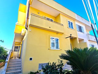 Villa in Vendita a Mondragone, zona Via Rocca dei Dragoni, 225'000€, 250 m²