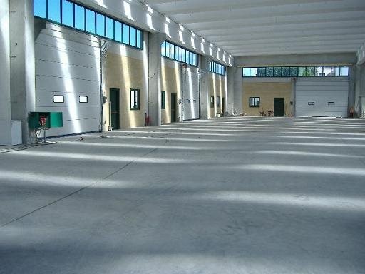 Capannone in Affitto a Galbiate, 2'350€, 400 m²