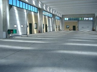 Capannone in Affitto a Galbiate, 2'350€, 400 m²